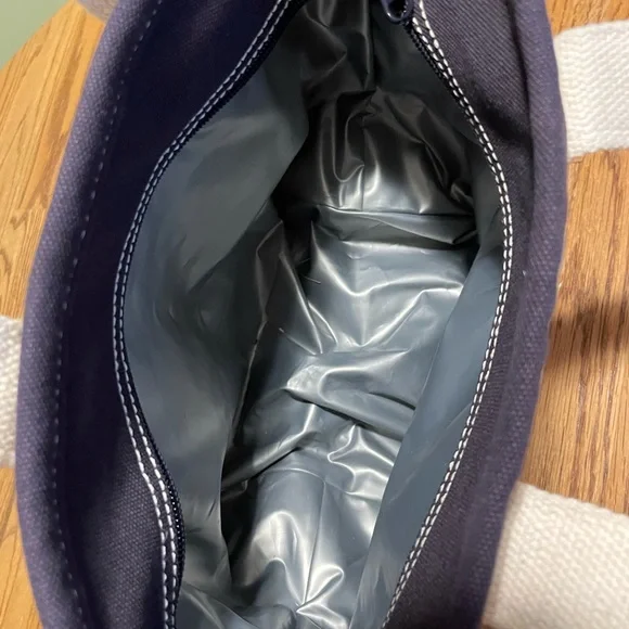 Lands End  Stylish Canvas Tote Insulated Lunch Bag with Navy Accents - Picture 7 of 12